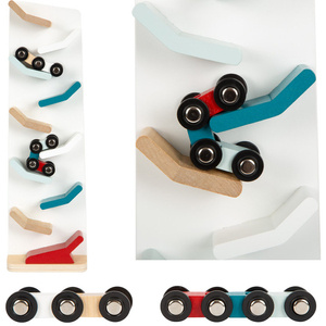 Zjeżdżalnia z autami Tor wyścigowy drewniany Small Foot